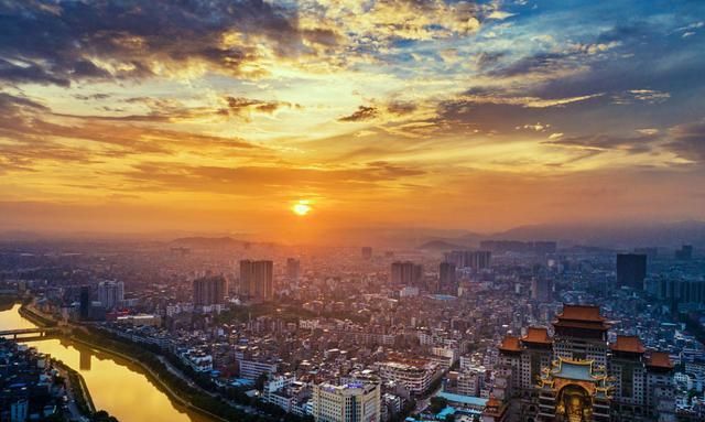 广西又一巨作走红号称百色第一镇耗资25亿与黄姚争辉