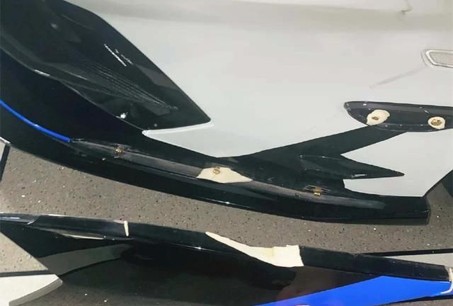 宾利在地下车库撞上兰博基尼,车主：我这车1100万,你也敢撞?休闲区蓝鸢梦想 - Www.slyday.coM