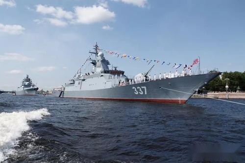 轰鸣号护卫舰:满载排水量2500吨,从建造到服役耗时9年原因