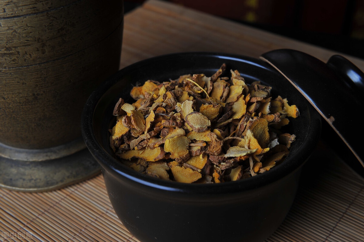 【方药】射干十三枚(9克),麻黄四两(12克),生姜四两(12克),细辛,紫菀