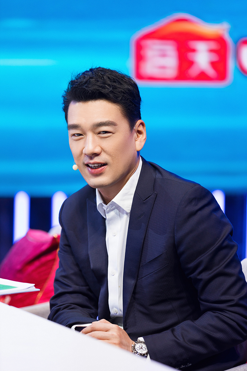 宝藏舅舅王耀庆综艺直播不断加盟最强大脑第八季暖心帅气