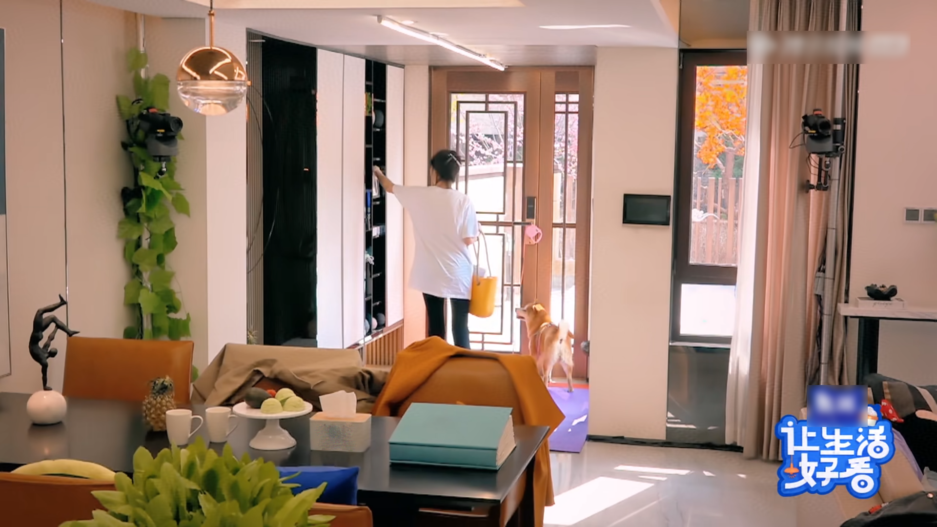 这套房子是郑爽独居的新家,据说带地下室一共4层哦,而且每一层都会有