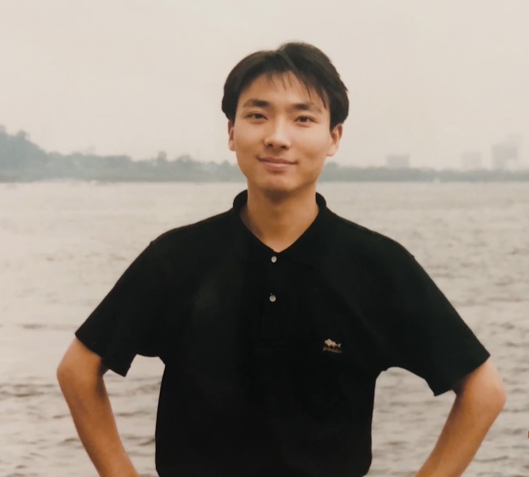 央视boys旧照罕曝光,朱广权颜惊四座似校草,康辉自嘲脸变宽