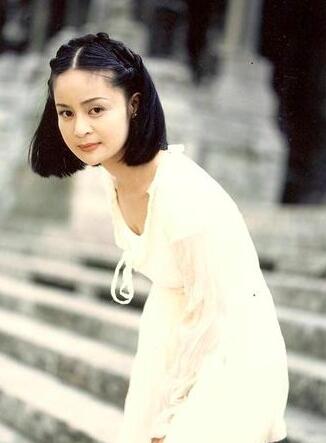 打扮随意不修边幅,51岁至今未婚|青青河边草|高胜美|千年等一回_新浪
