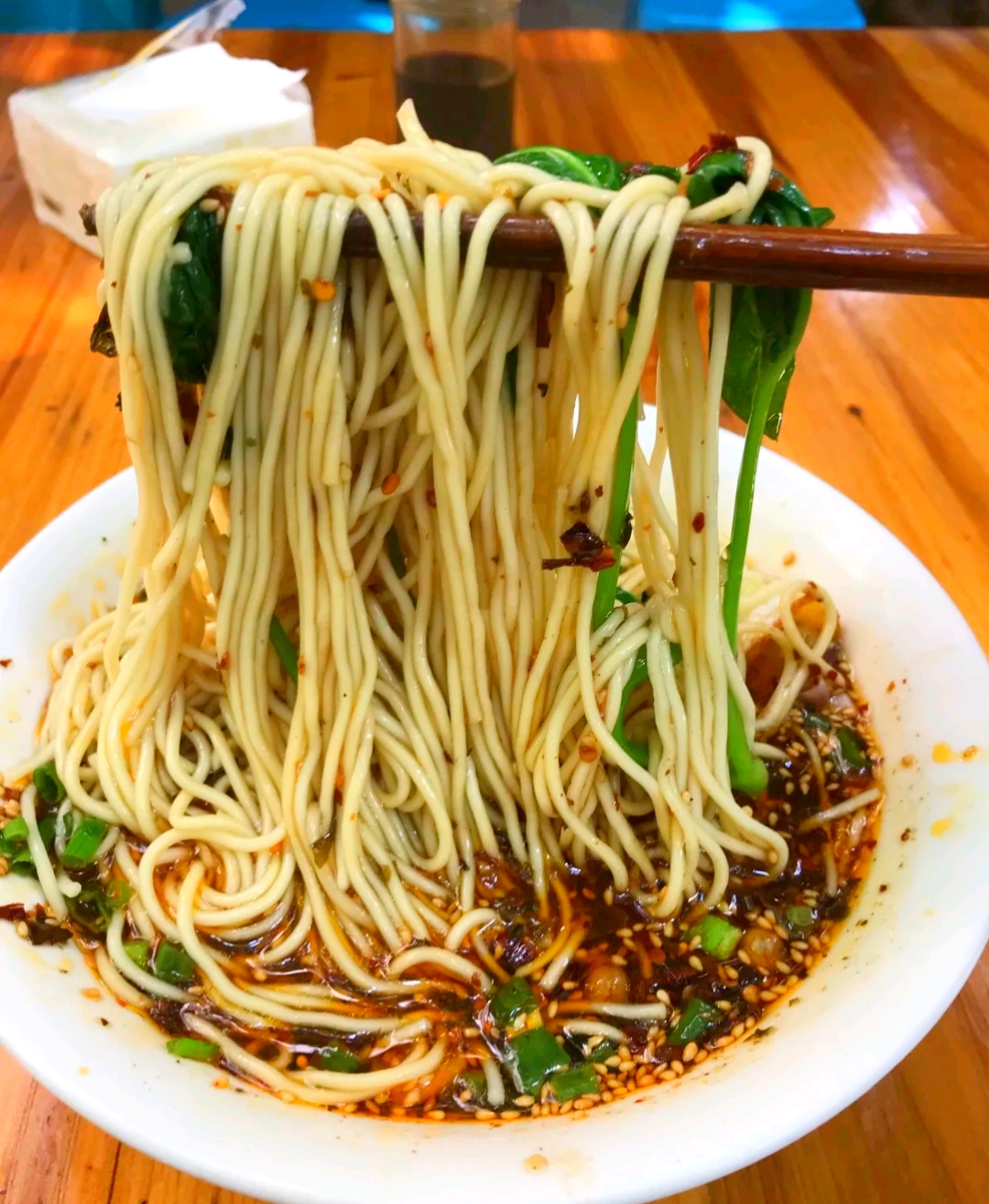 一碗芝麻小面,捕捉美好的时光!老重庆的市井美食,暖胃又暖心!