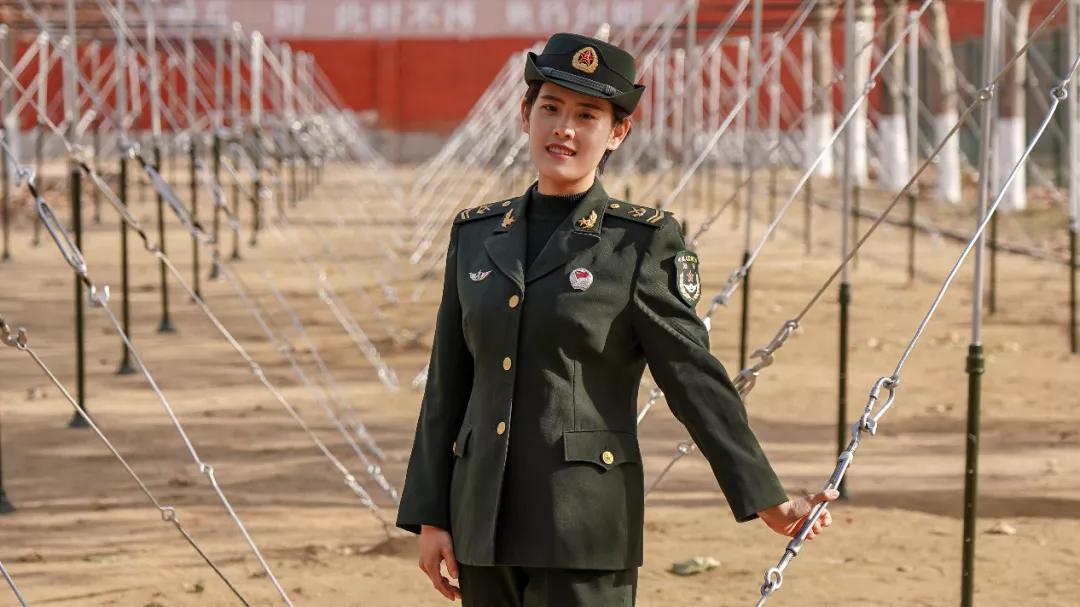 解放军女兵有多狠?188天狂减80斤体重,体能考核全部100