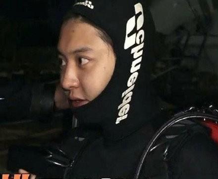 朴灿烈发福不少啊!参加节目身穿潜水服,肚子看起来圆润了很多