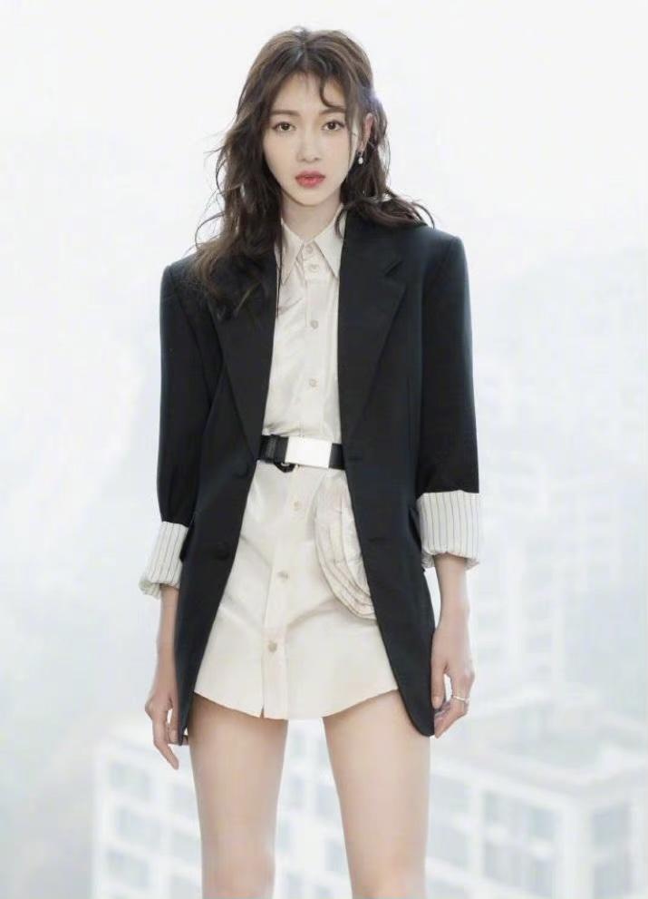 女明星西装造型惊艳十足,迪丽热巴唐嫣尽显霸总气质,鞠婧祎超甜