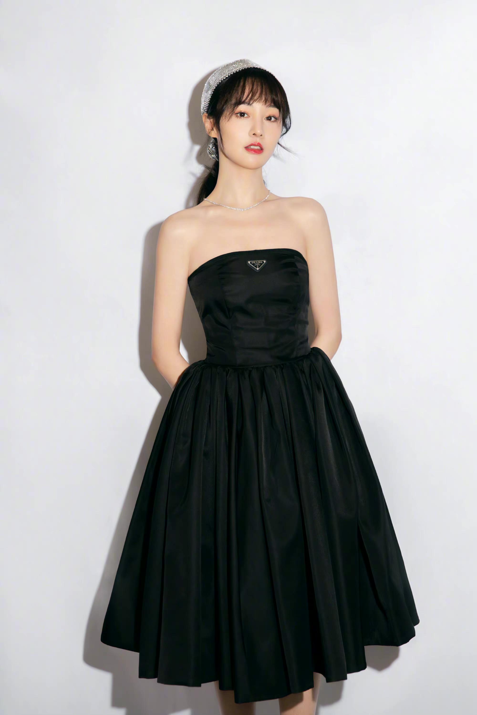 看郑爽怎样玩转发卡或圆或扁或宽或细不同款式搭出百变风格