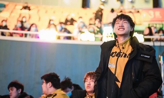 最后总结毫不客气的说,重庆qghappy能够成为kpl唯一一支"赚钱的俱乐部