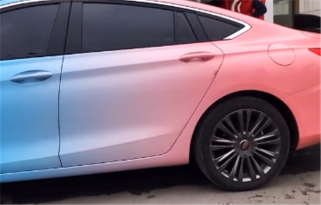 "蓝红双拼"红旗h5,全车贴膜渐变彩绘色,还是大陆首台