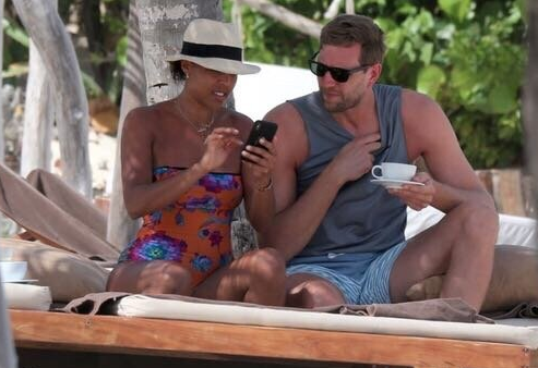 诺维茨基退役享福!小12岁非洲裔妻子生3娃,2米13巨人明显长胖