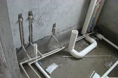 卫生间为何设计两根下水管听装修师傅说完