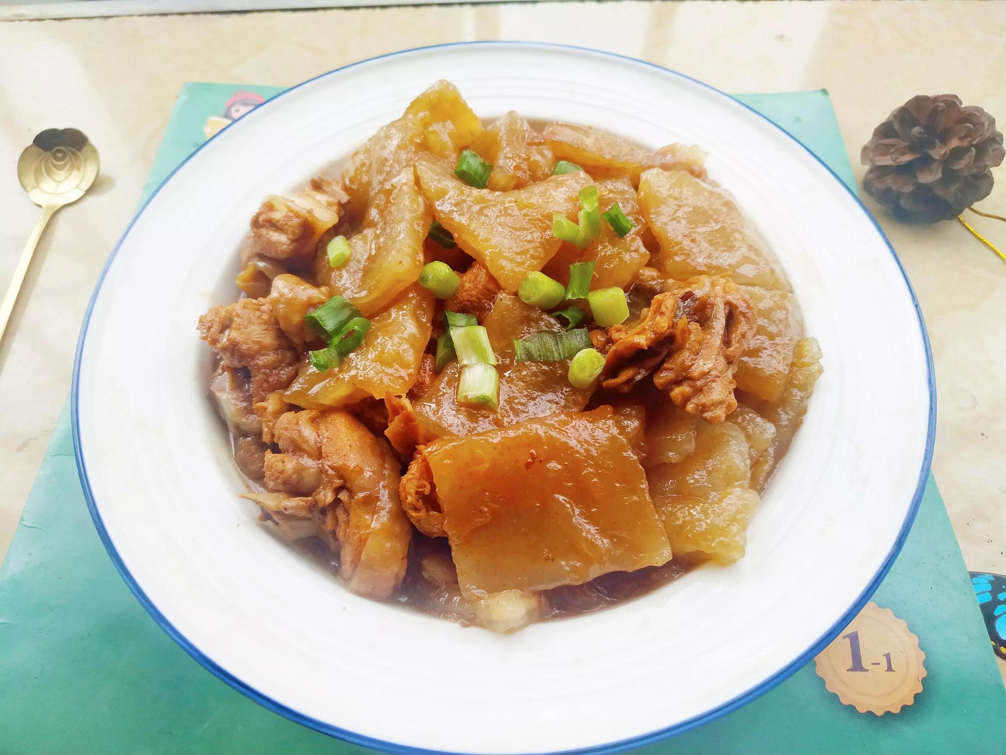 未来儿媳妇来蹭饭,做了山粉圆子烧鸡招待,她端着碗就往家跑|山粉圆