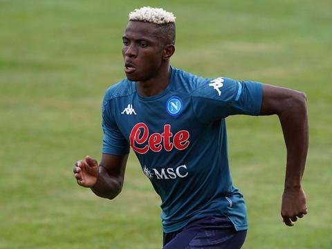 那不勒斯官方:奥斯梅恩新冠检测仍为阳性,本周还将接受检测