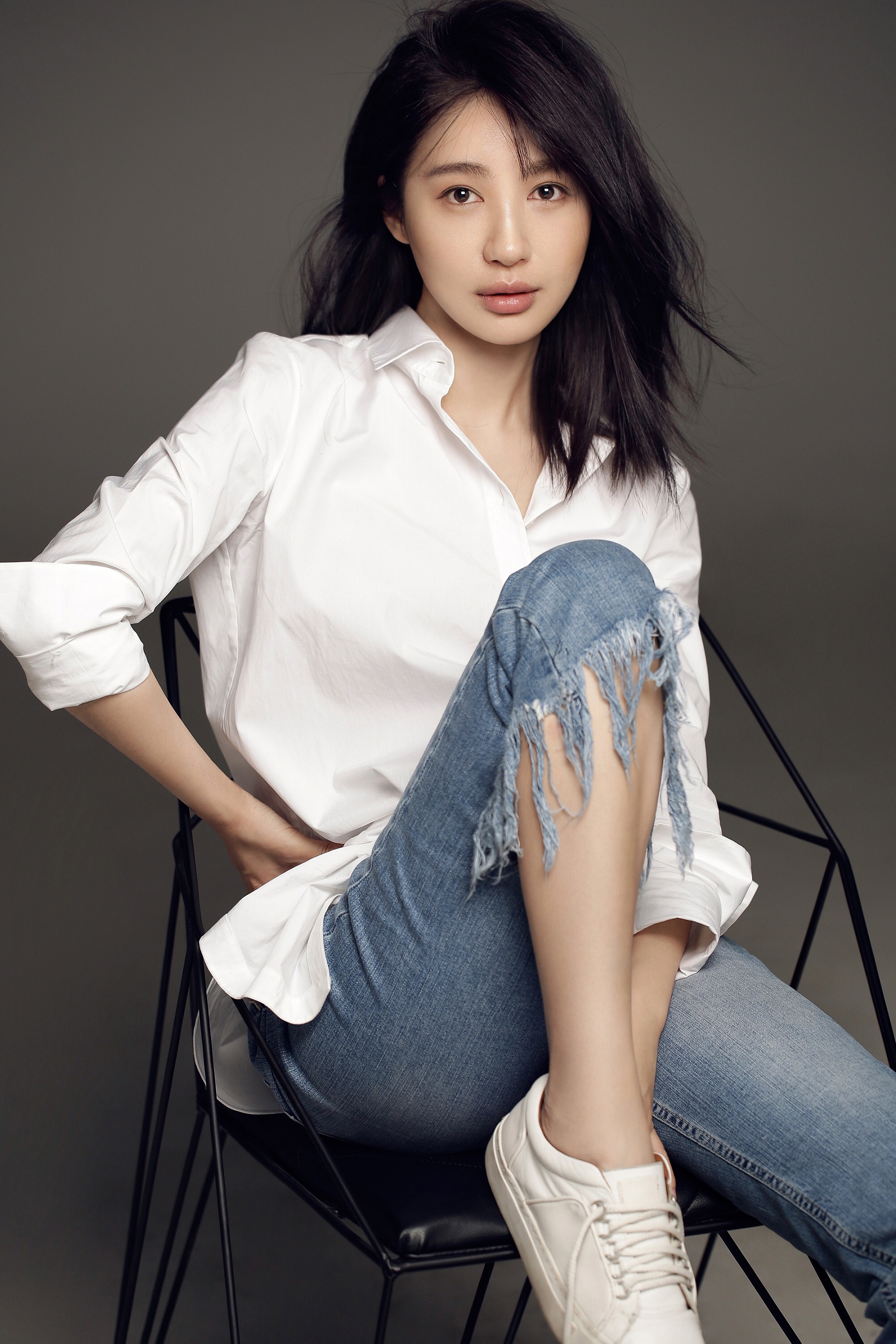 杨颖首更文晒美照 笑容甜美气场强大|姐姐2|黄晓明|李菲儿_新浪新闻