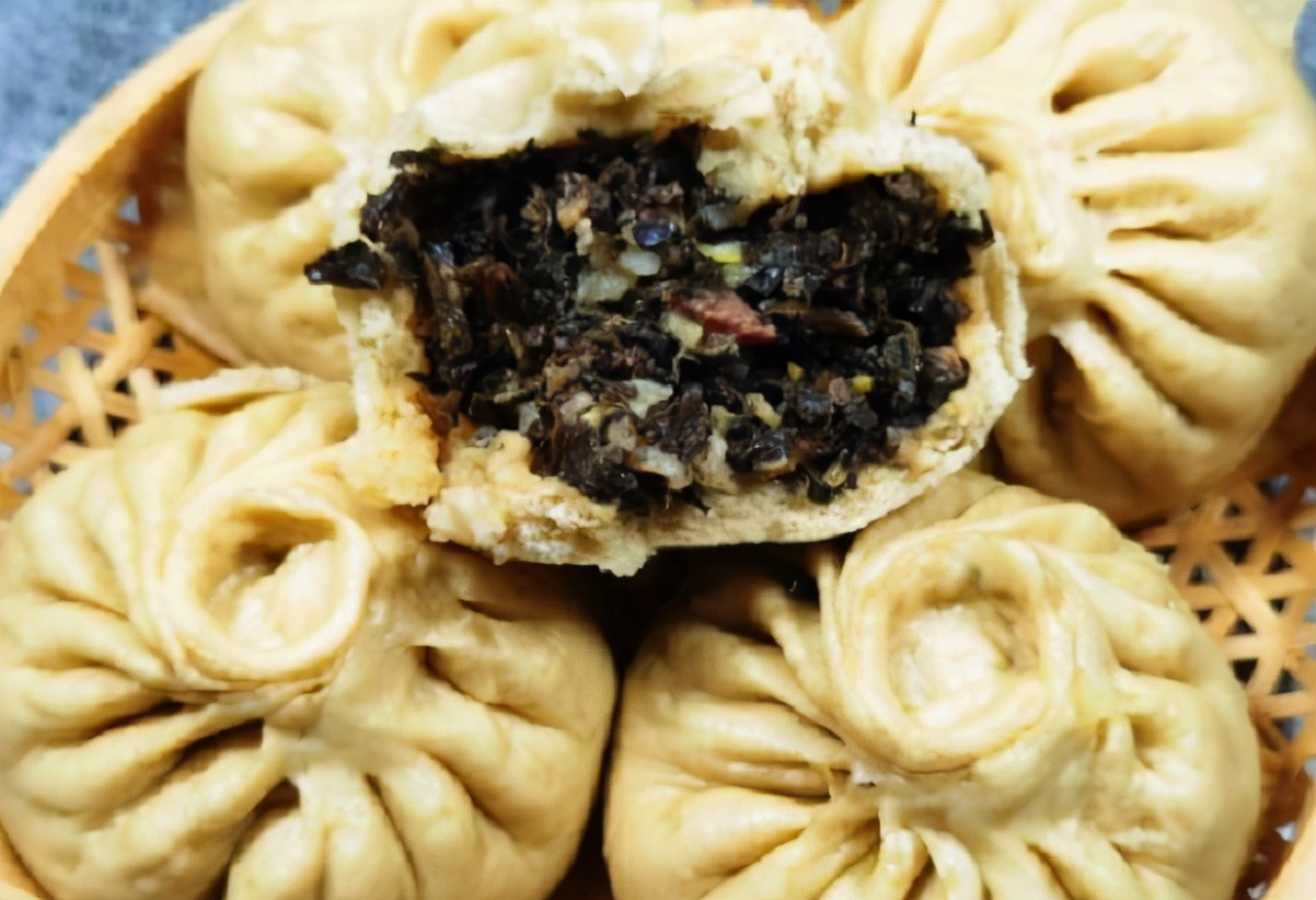 农村常见的野菜,晒干后太美味,冬天用来蒸包子,营养又有嚼劲