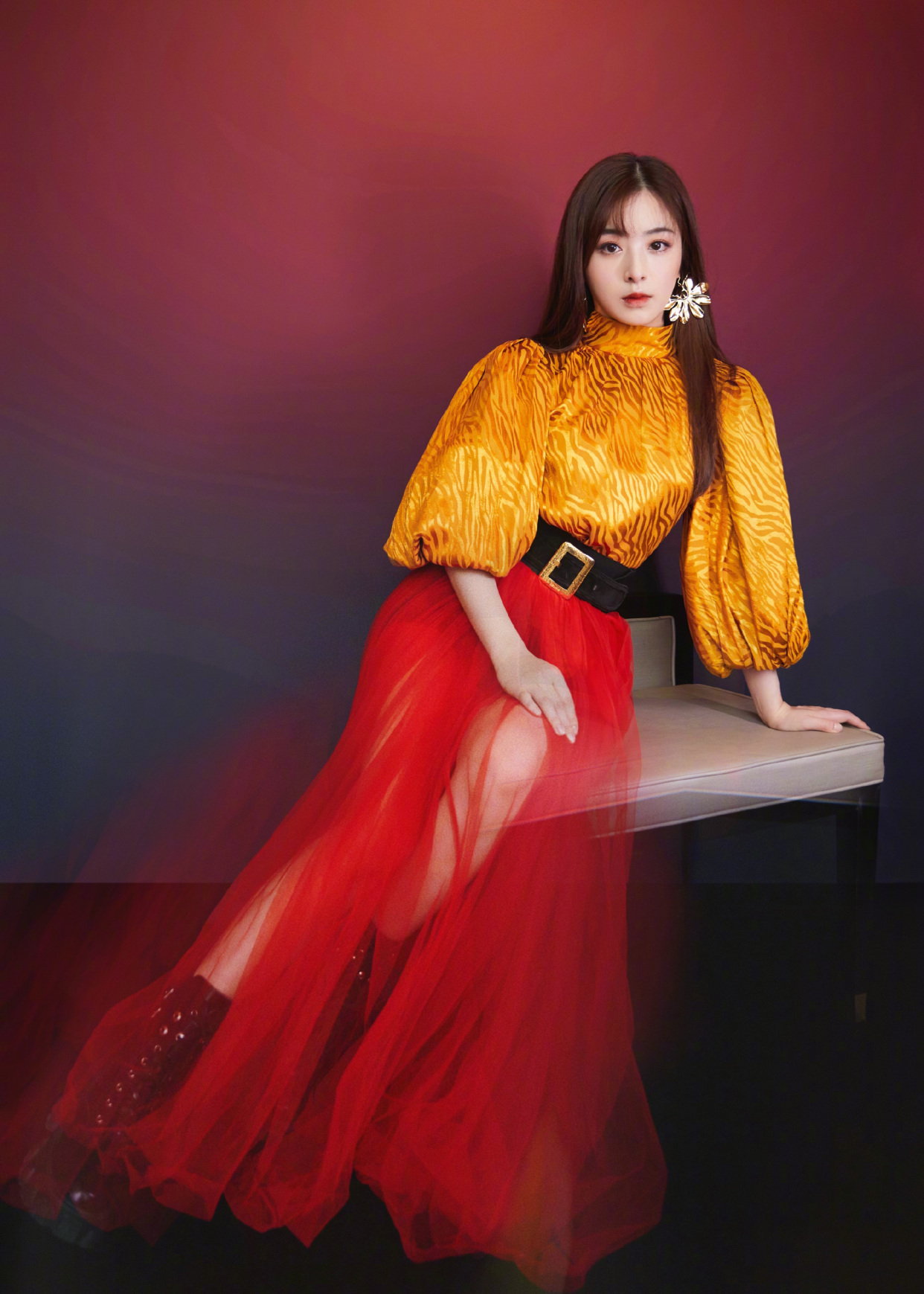 张含韵真的甜到骨子里了穿一袭薄纱连衣裙优雅温柔高贵精致