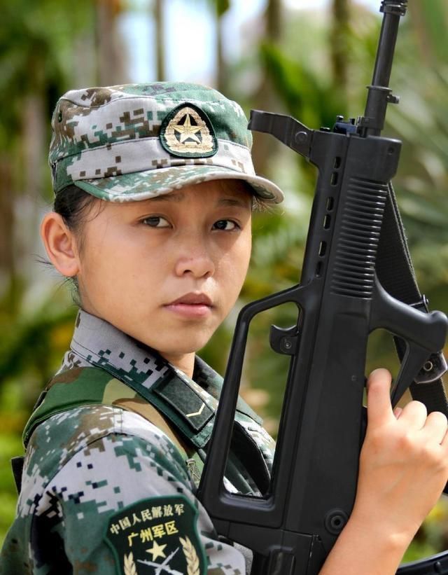 每年入伍的女兵有那么多为何很少看到女兵退役疑惑被解开