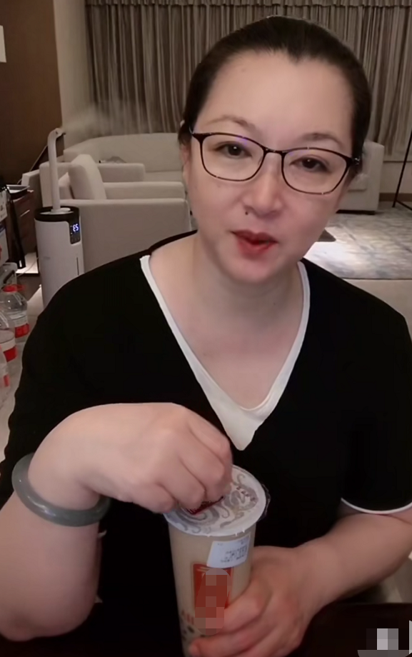 马丽娟笑谈和赵本山婚姻:被甜言蜜语哄上船,又被两个孩子套牢了