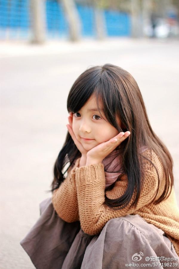 记得《一年级·小学季》的小苹果安淇尔吗?她14岁长这样