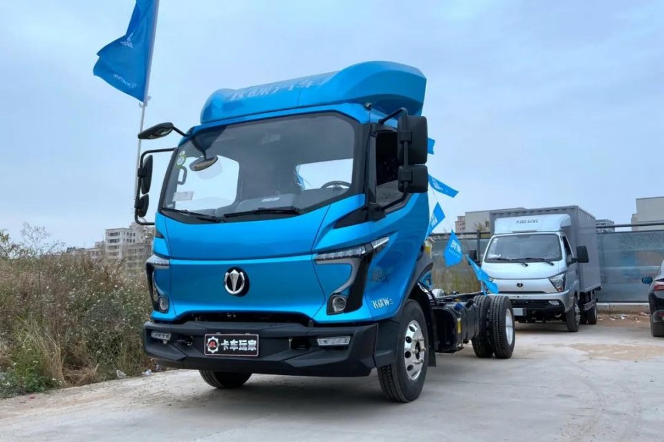 拥有超跑设计的飞碟w5轻卡到店实拍-新浪汽车