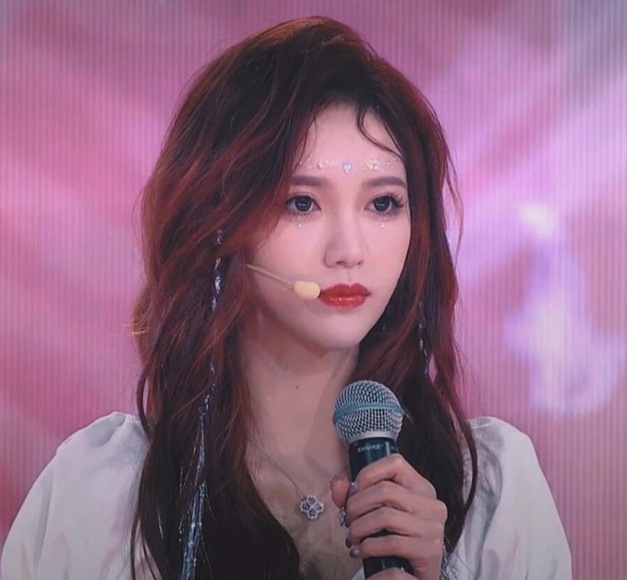 宸荨樱桃真要成明星了秀视频撞脸姜贞羽女团范儿越来越浓