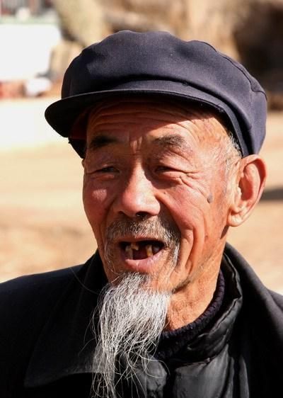 石家庄又一大爷火了,不配合检测,网友处理结果太舒适!