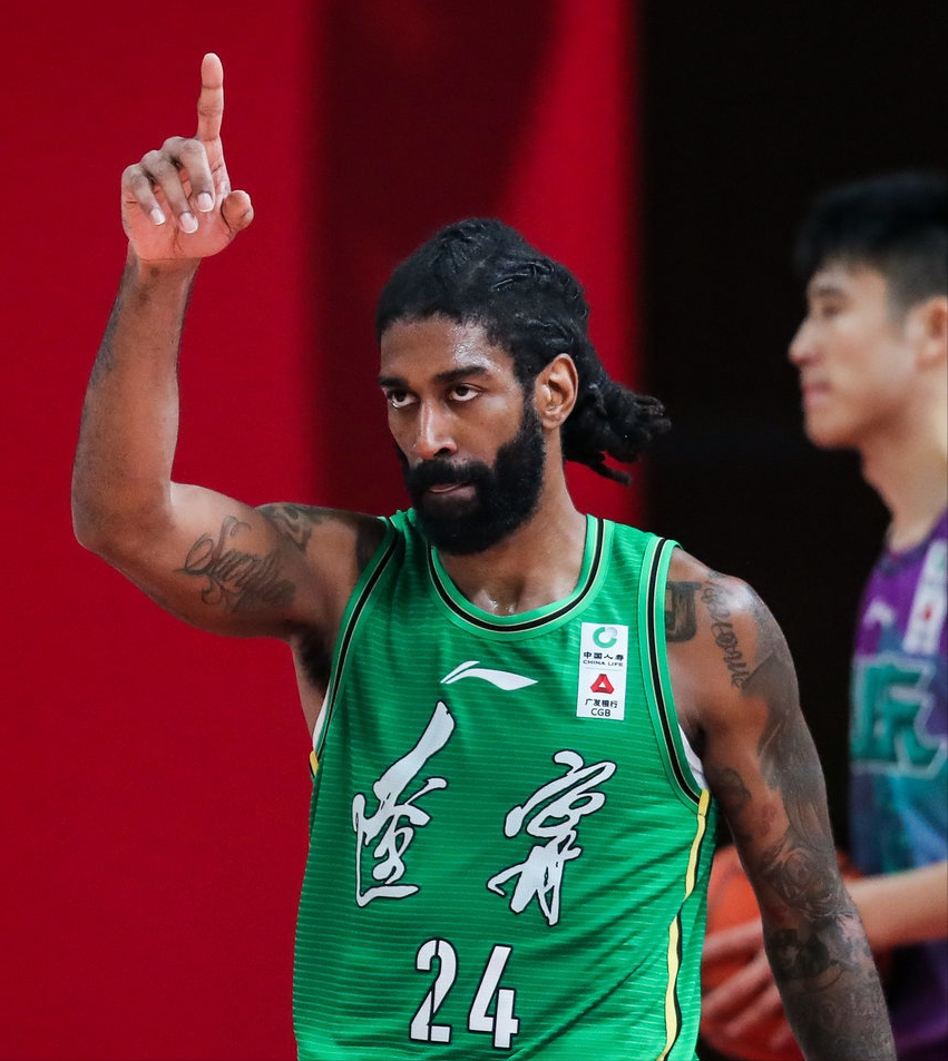 曝!西蒙斯遭杨鸣弃用,离队进倒计时!梅奥挑大旗,李洪庆增压力