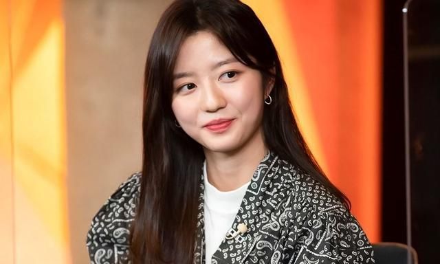 从小千颂伊到《顶楼》裴露娜,童星金贤秀演技依旧出彩