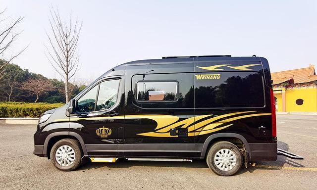 空间利用到极致卫航v550纵床无中门款房车338万起售