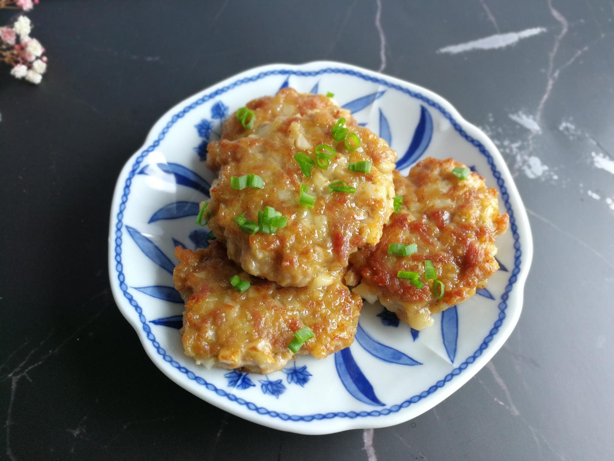 爽口藕饼,跟藕盒的做法不一样,做法也省劲