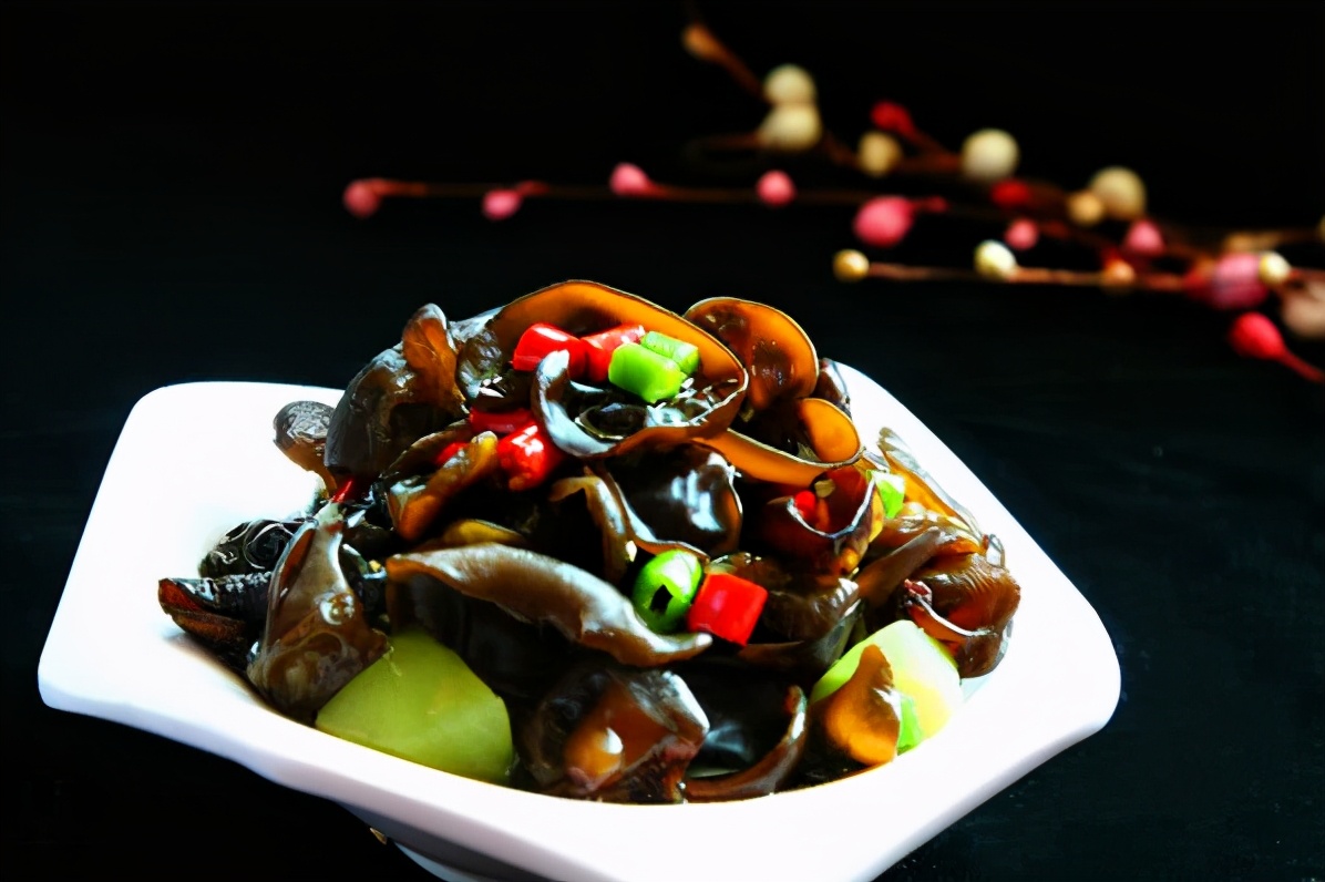 怎么做"捞汁木耳"?详细配料在这里,酸甜爽口|木耳|莴笋|配料_新浪新闻