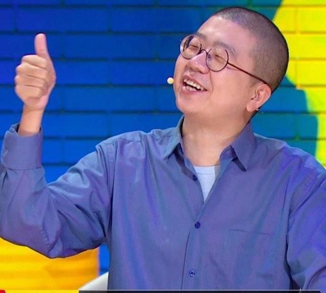 李诞重新定义了玩笑"十分玩笑九分真",他的清醒并非是一时的