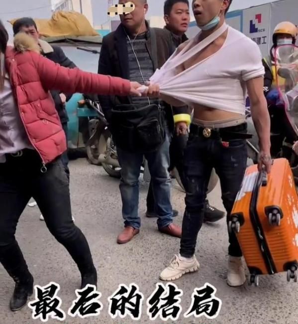 男孩网恋见面遇40岁凤姐被扯衣服不放我们有很深的感情