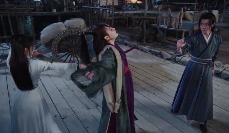 怜蜃偷走海天一色的信物就下山跟沈天庶接头,阿翡和