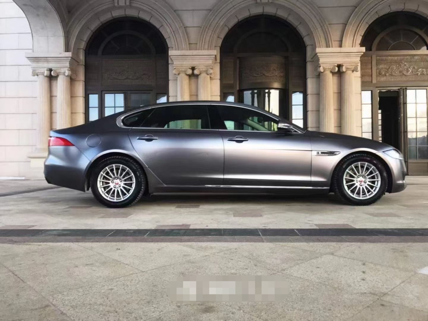 捷豹xjl改色电光银钛灰是绅士还是斗士