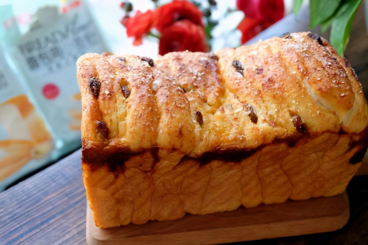 香软拉丝的葡萄干面包,吃1口想第二口,外酥内软出模块