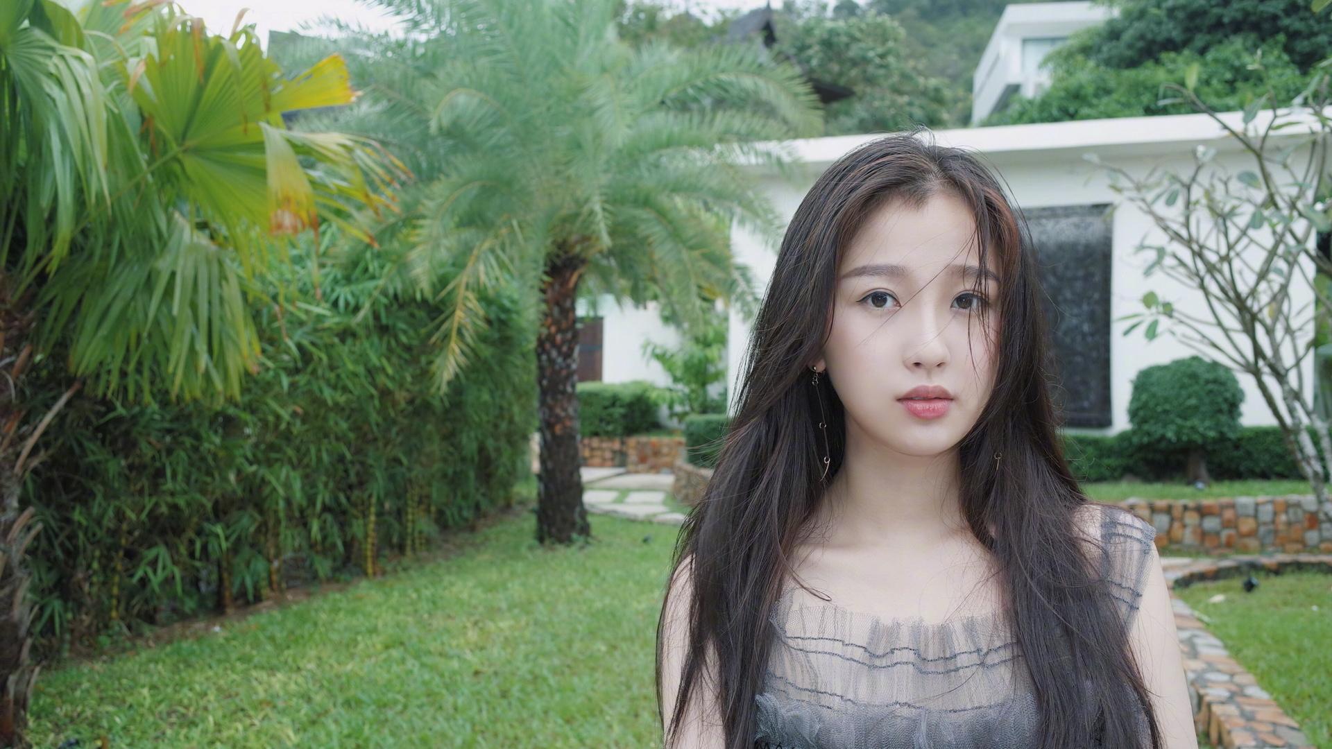 其实,虞书欣这次真的是冤枉的,有一个大学生在网上怒斥虞书欣是老赖之