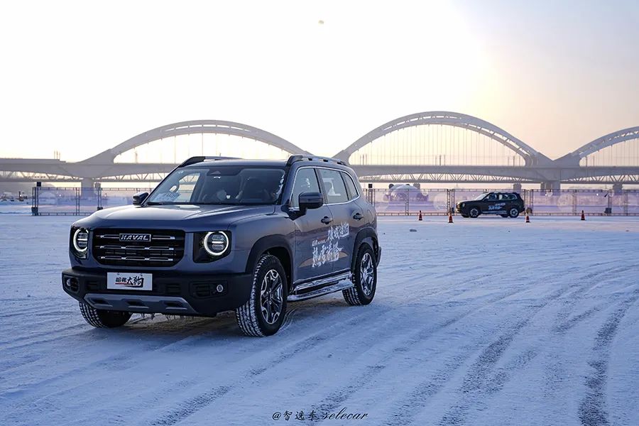 搭载20t发动机配备四驱系统加两把差速锁试驾哈弗大狗20t