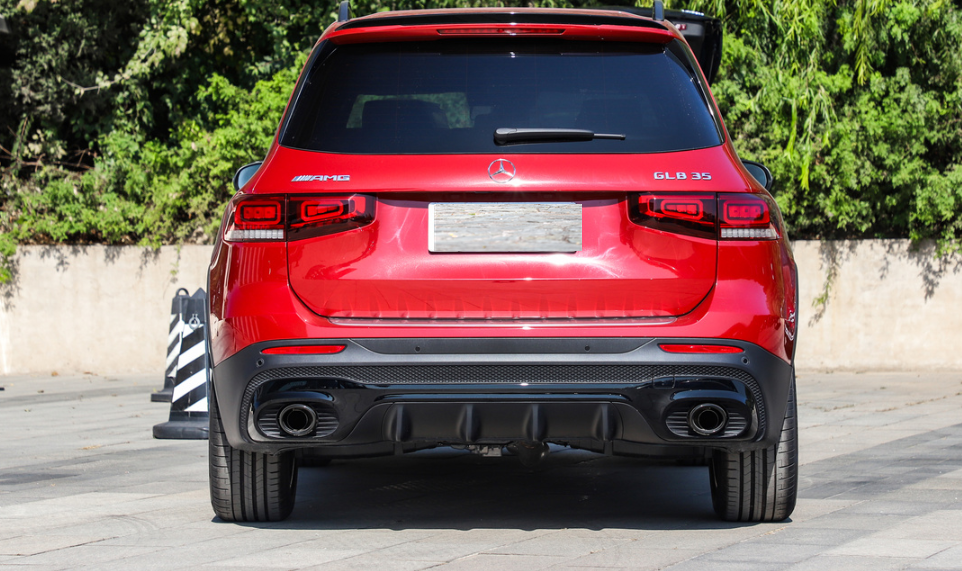 奔驰glb amg属于北京奔驰glb的高性能版车型,相信对于任何一个了解