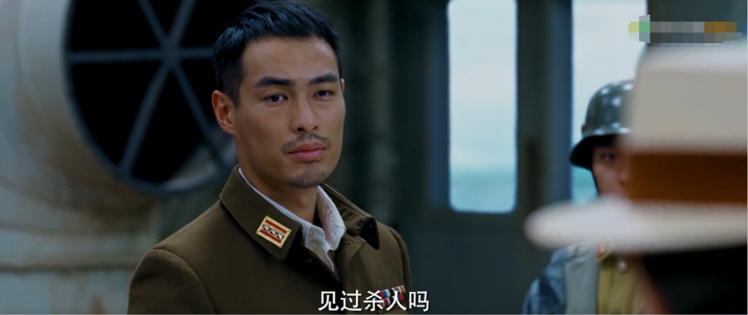 最先开播的剧版《风声》里,杨祐宁扮演的队长吴志国是"一把九州寒铁铸