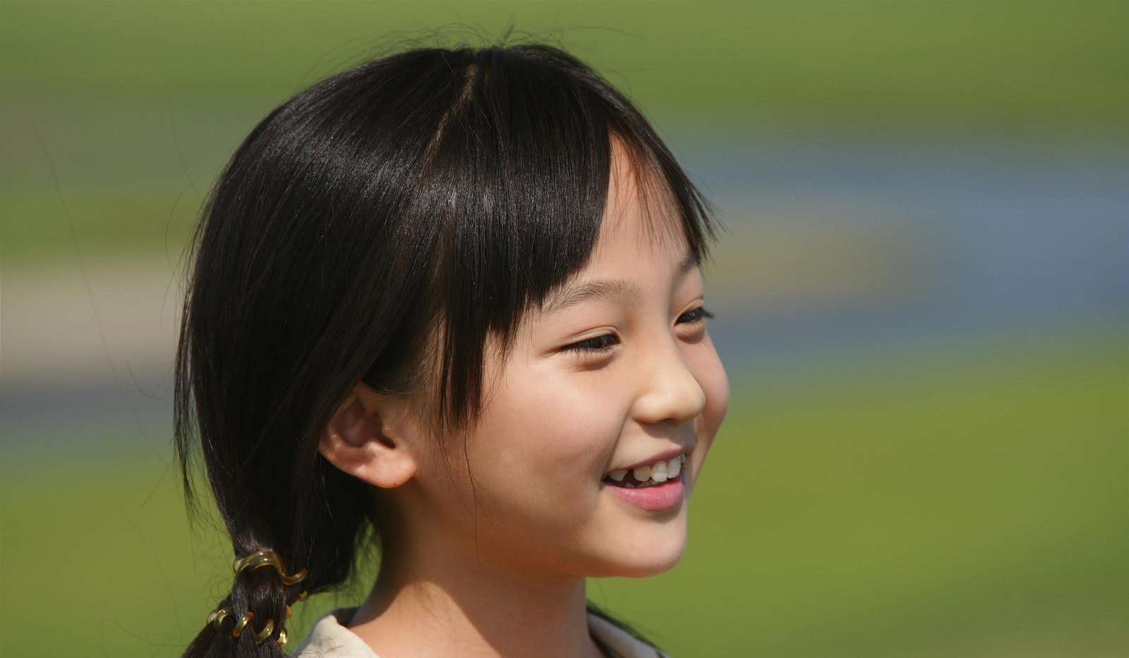 20岁林妙可近照曝光,减肥成功衣品提升,下巴却尖的吓人!