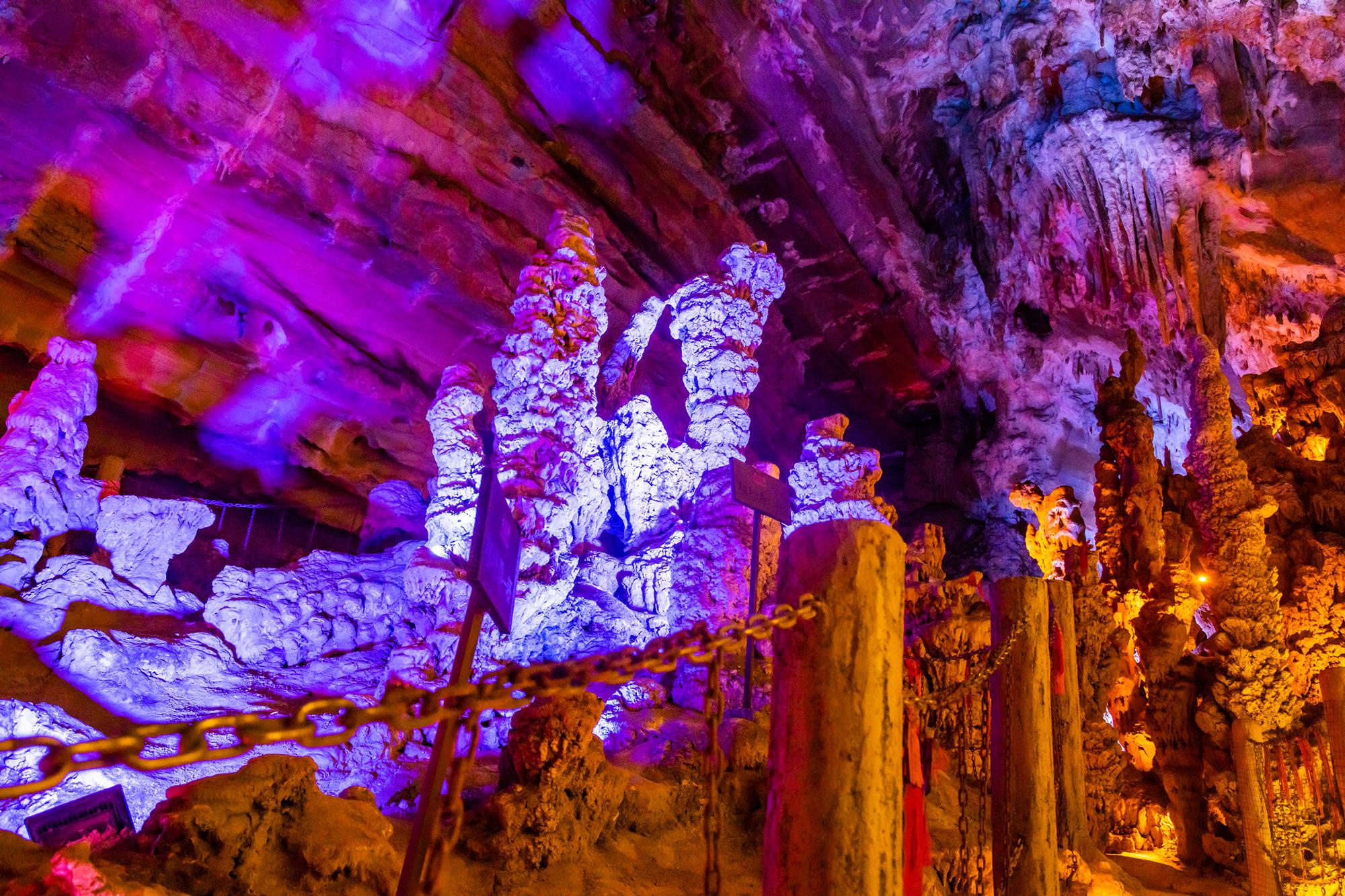 北纬30度神秘地理带湖北最美天然溶洞宜昌五峰长生洞