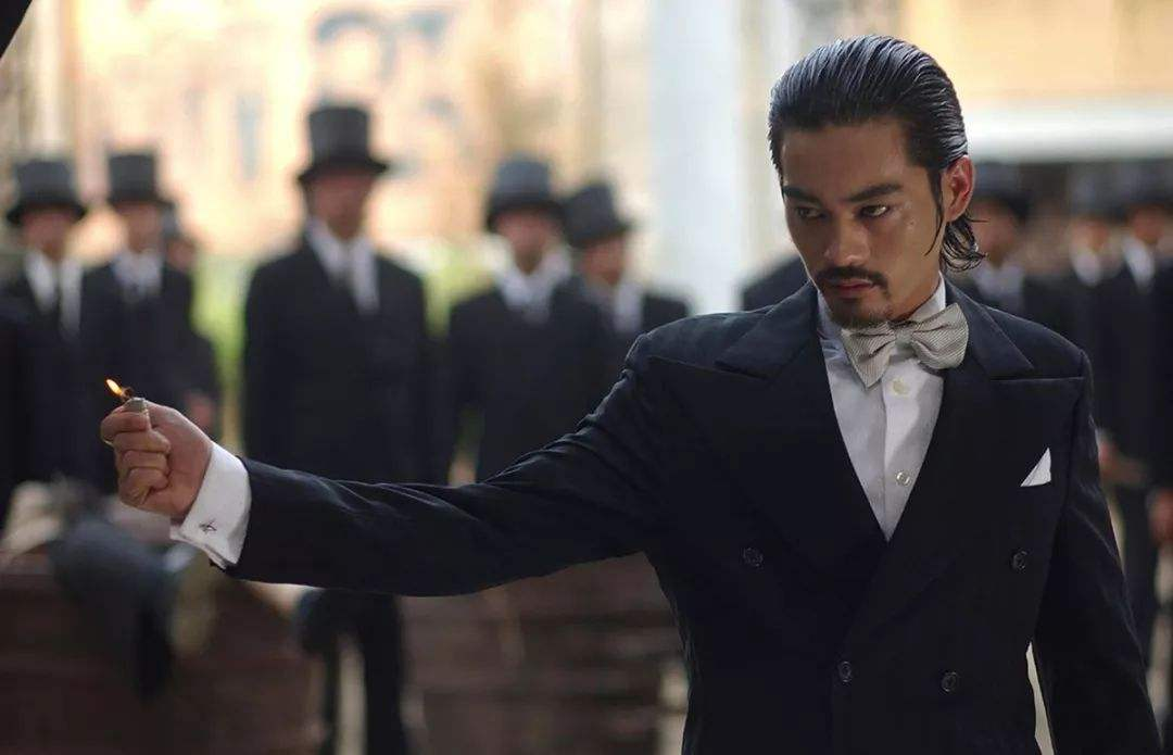 斧头帮帮主琛哥戏中演黑帮大佬戏外娶黑道大佬女儿这就叫专业