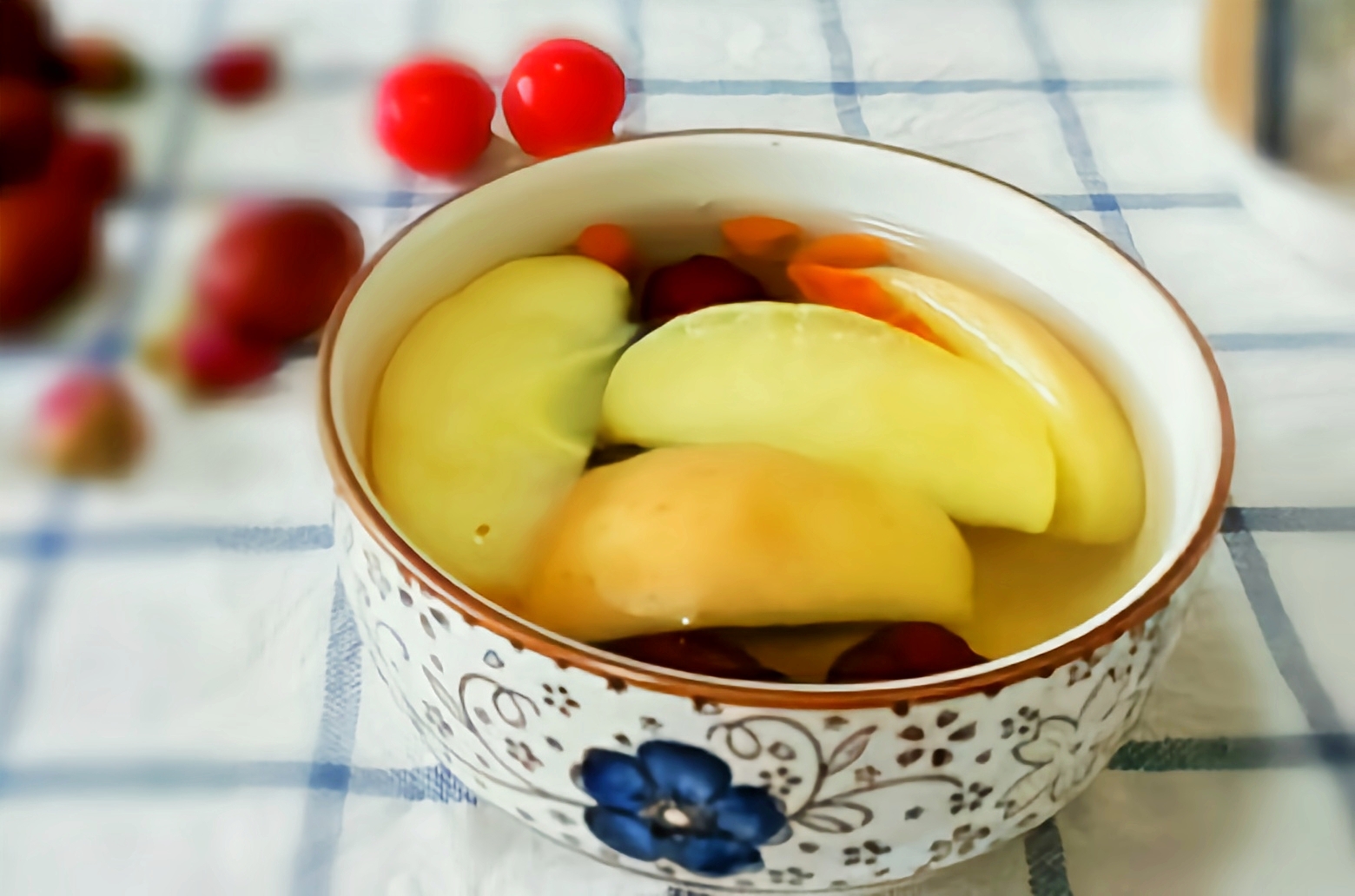 香甜的苹果红枣汤营养美味冬天来一碗暖胃美滋滋