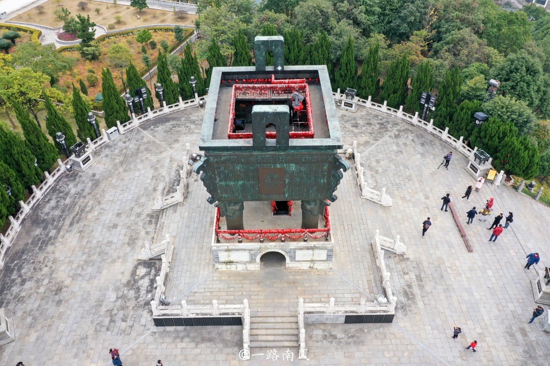 湖南衡山有一个世界最大的鼎,重达56吨|中华万寿大鼎|基台|大鼎_新浪