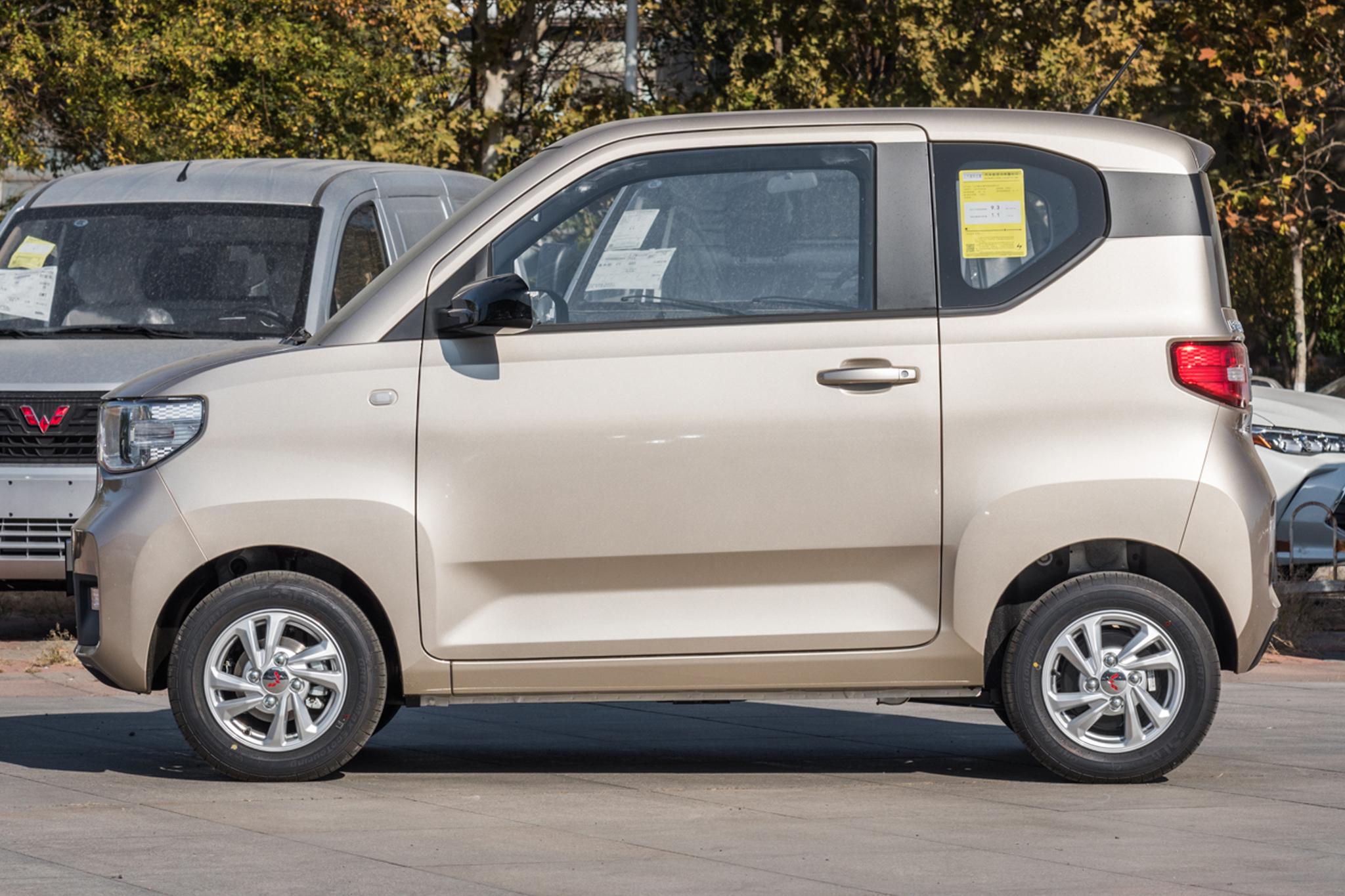 5万左右的实惠"自动挡小车",这2款代步车空间不小,销量也很高