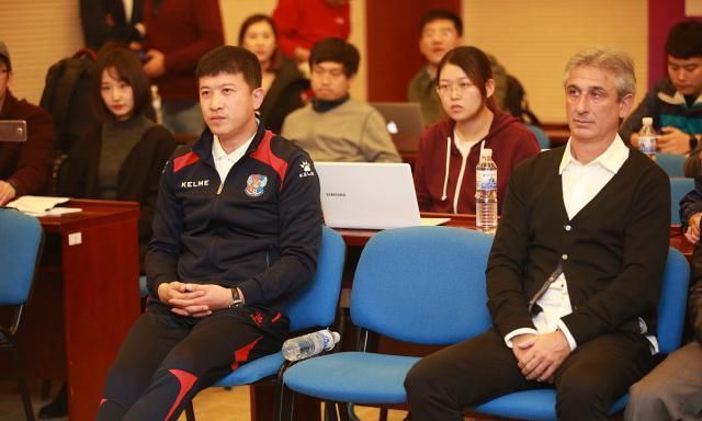 说到青岛黄海,我们不得不说的是他们的投资人王泽楷,这位对于足球非常