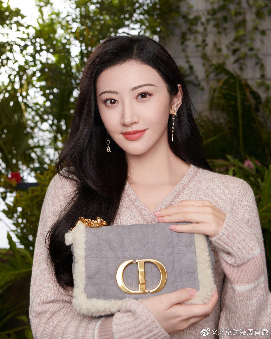 caro手袋 迪奥中国区品牌大使……|品牌大使|angelababy|dior_新浪